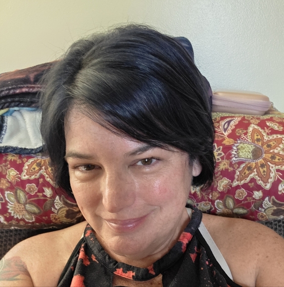 Meet your Posher, Debbie - Picture 2 of 2